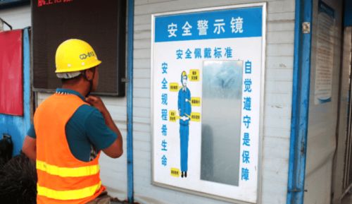 建筑工人日薪四五百惹人羨 看完其日常勞保用品后,網(wǎng)友沉默了